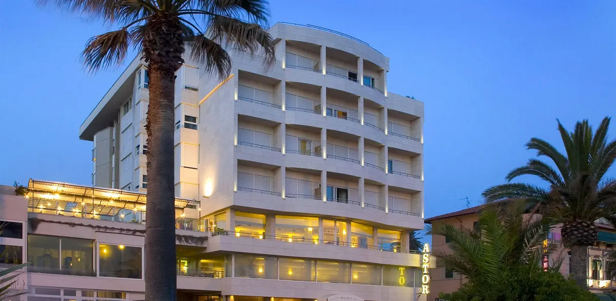 Sina Astor — hoofdfoto