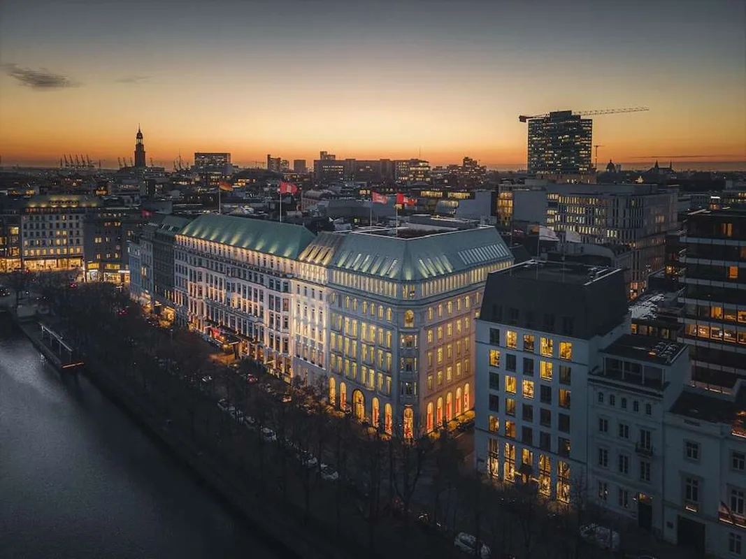 Fairmont Hotel Vier Jahreszeiten Hamburg — hoofdfoto