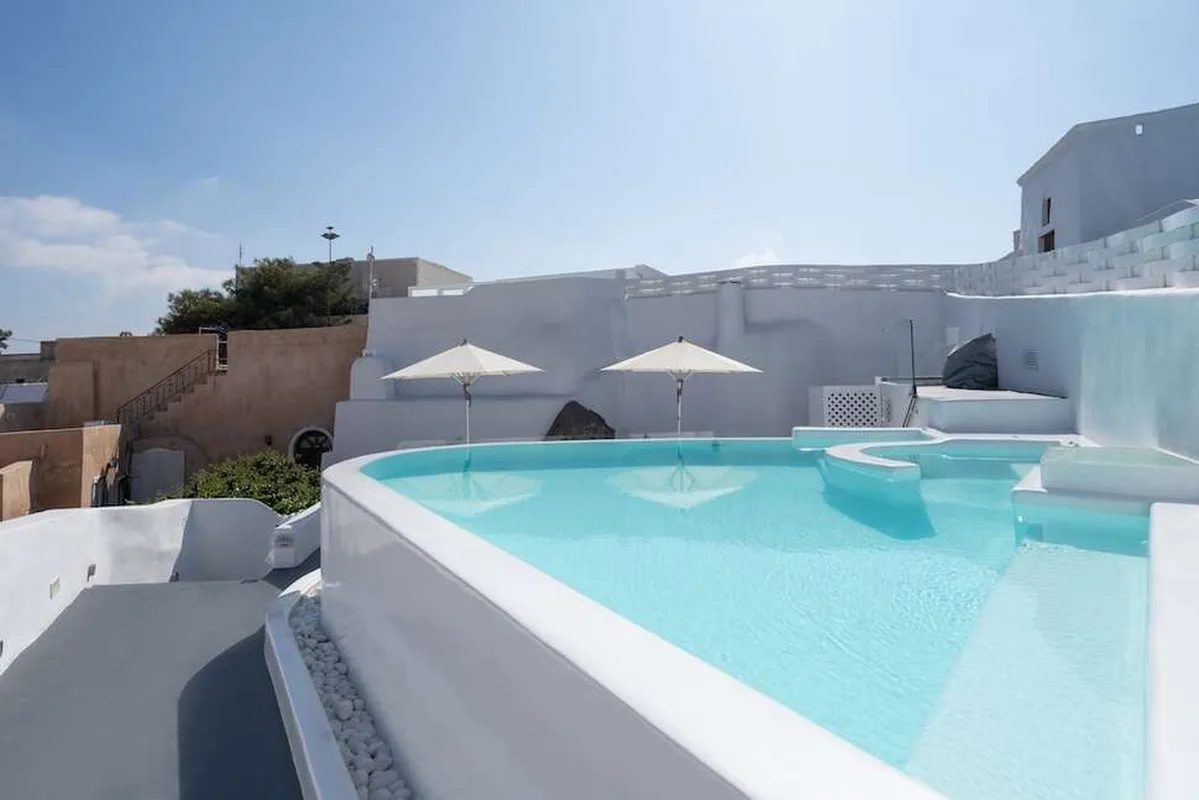 White Concept Caves — hoofdfoto