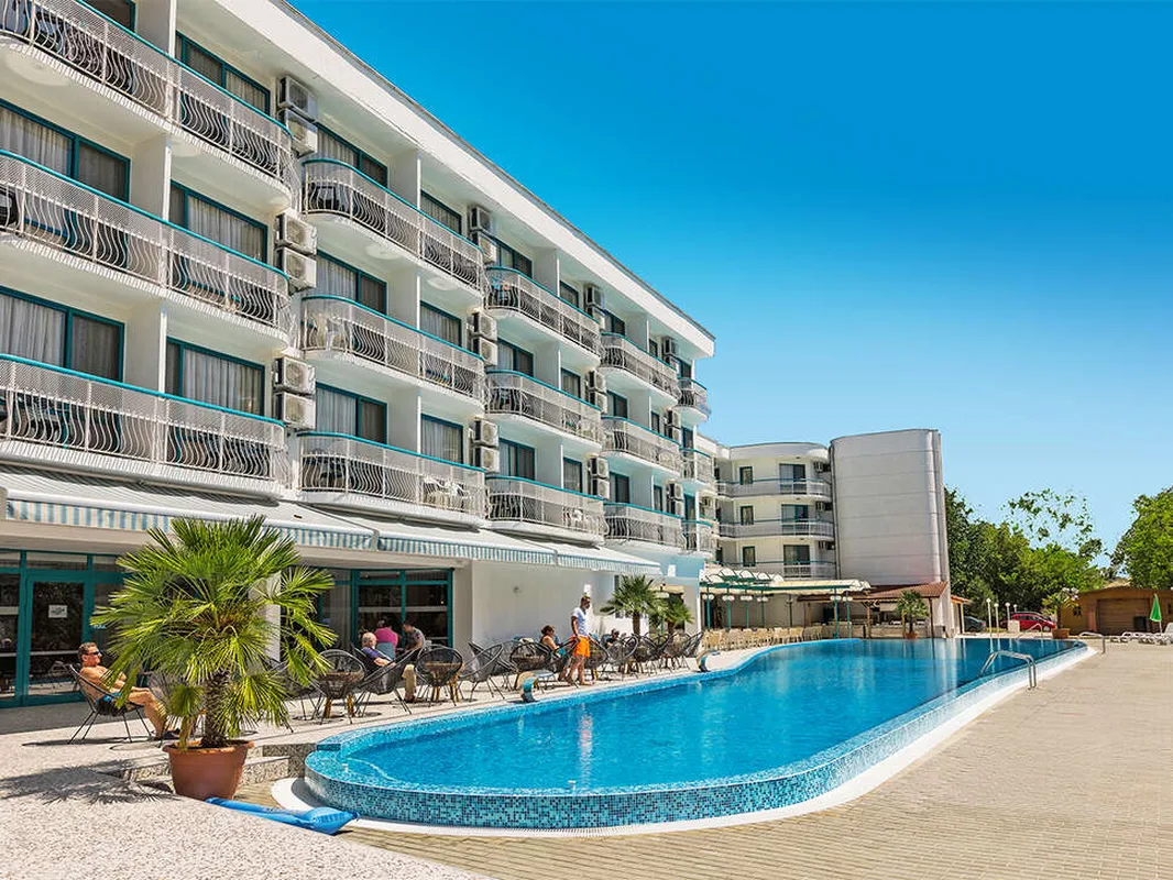 Zefir Beach — hoofdfoto