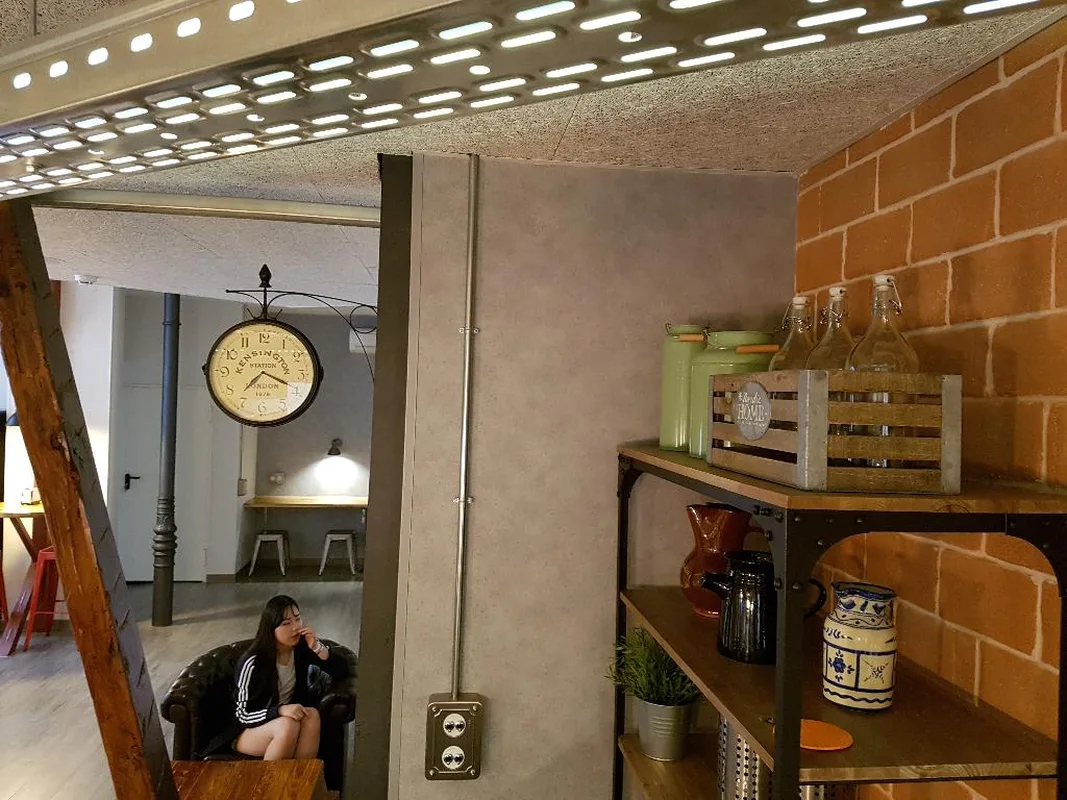 Far Home Atocha — hoofdfoto