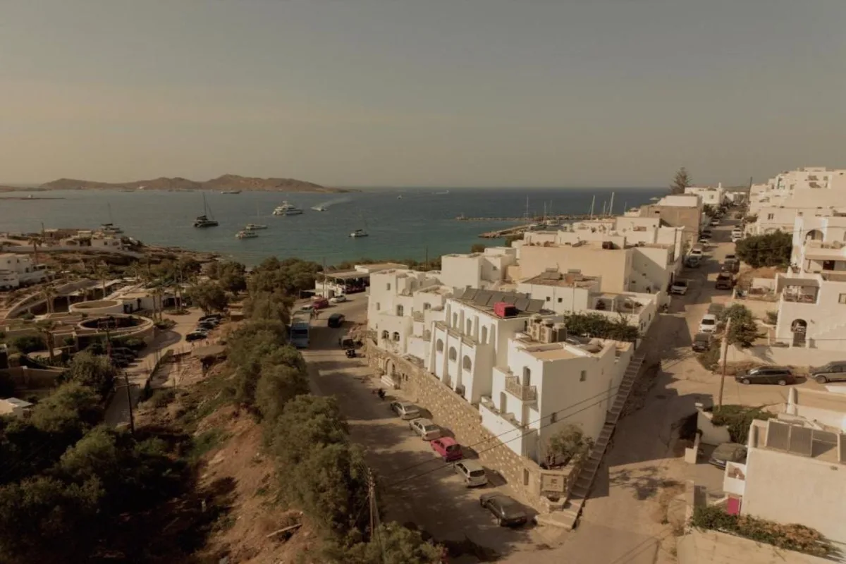 Opal Paros, hoofdfoto
