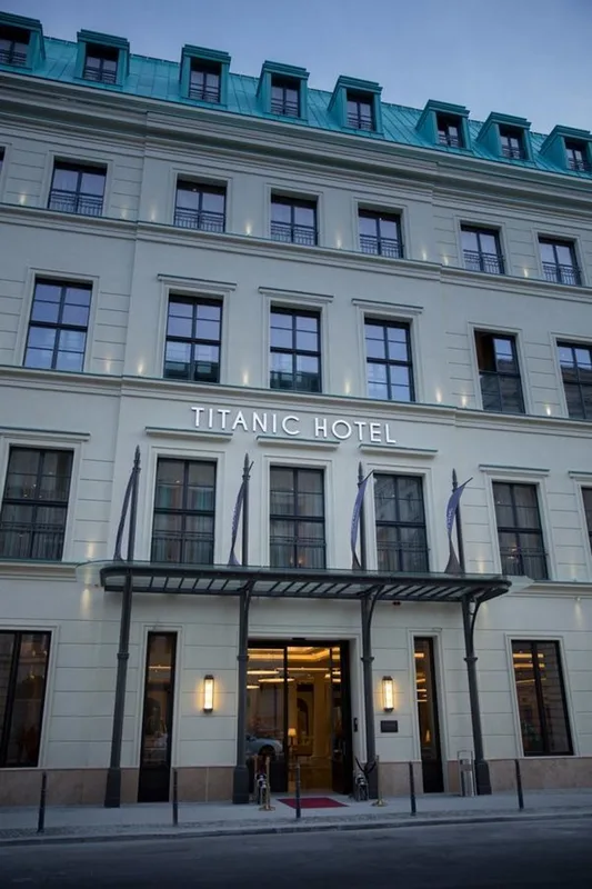 TITANIC Gendarmenmarkt Berlin — hoofdfoto