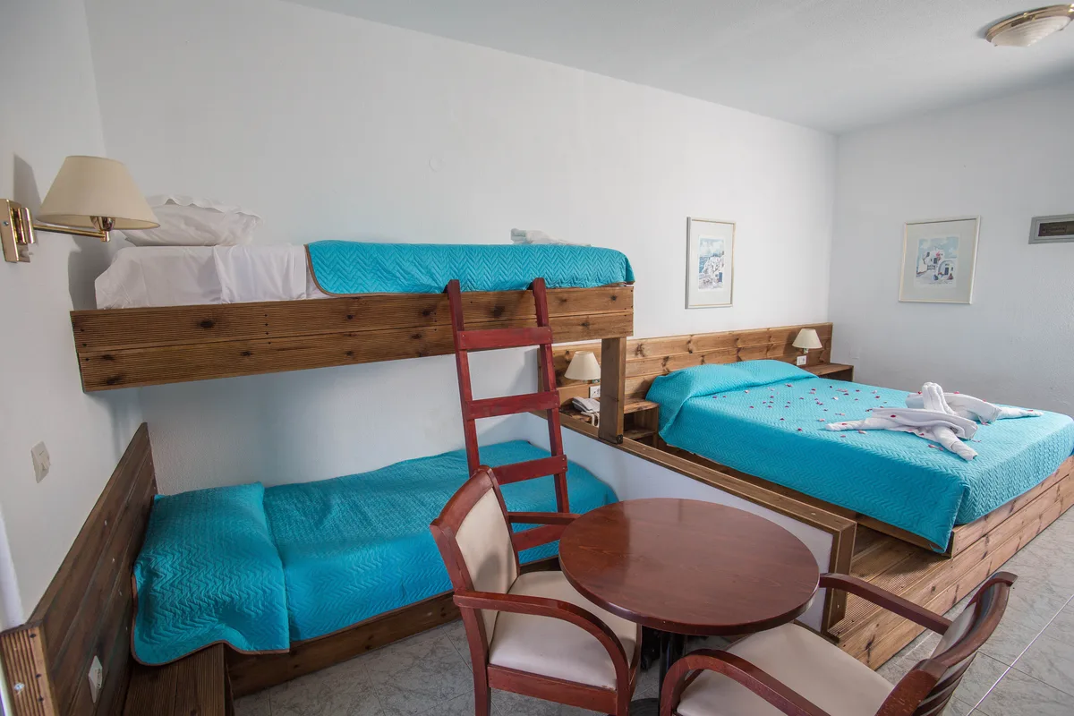 Summer Dream Hotel, hoofdfoto