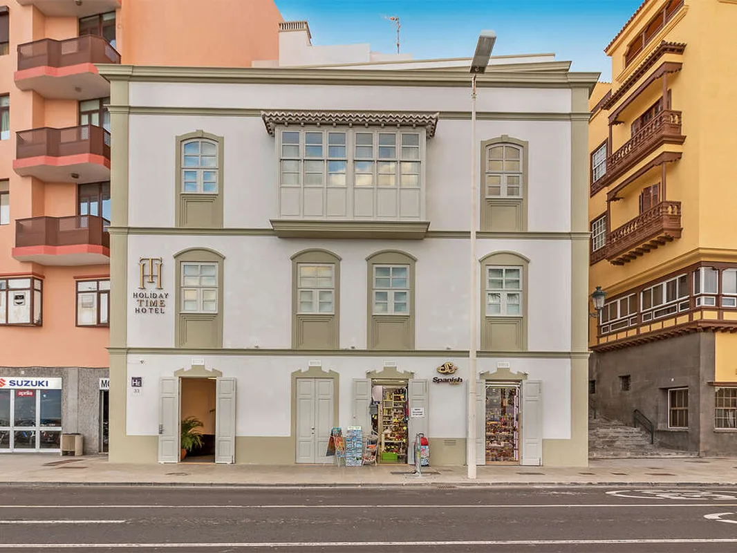 Holiday Time Hotel — hoofdfoto