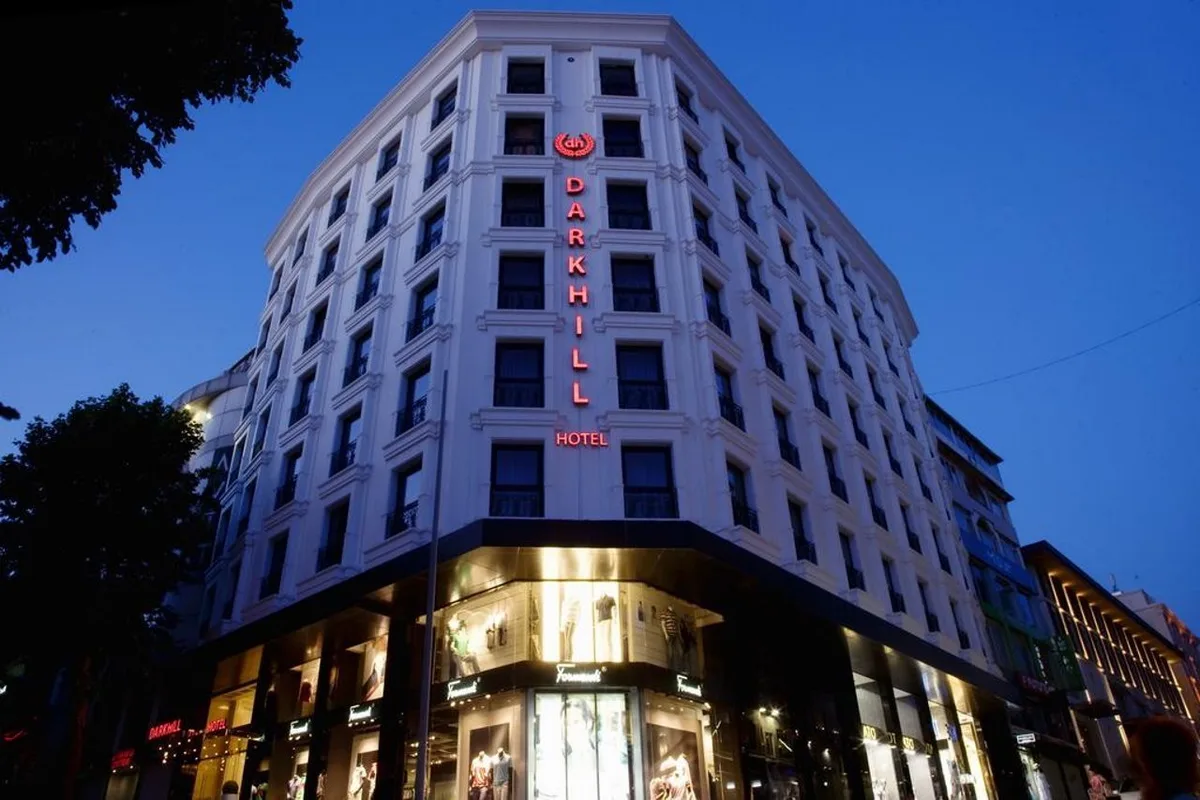 The Darkhill Hotel — hoofdfoto