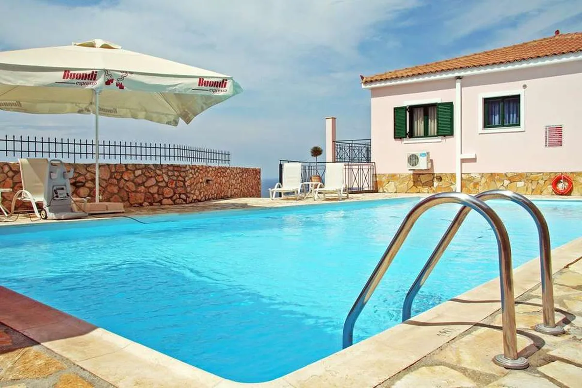 Sarantos Pool Suites — hoofdfoto
