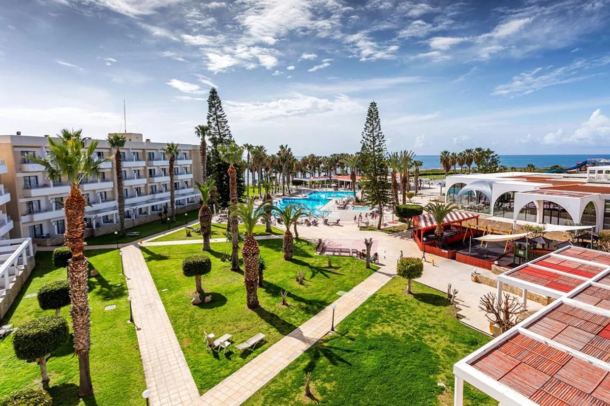 Louis Phaethon Beach — hoofdfoto