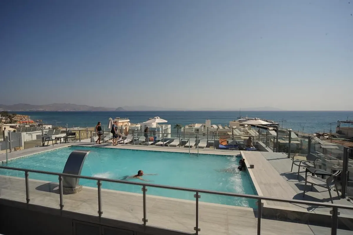 Astron Suites — hoofdfoto