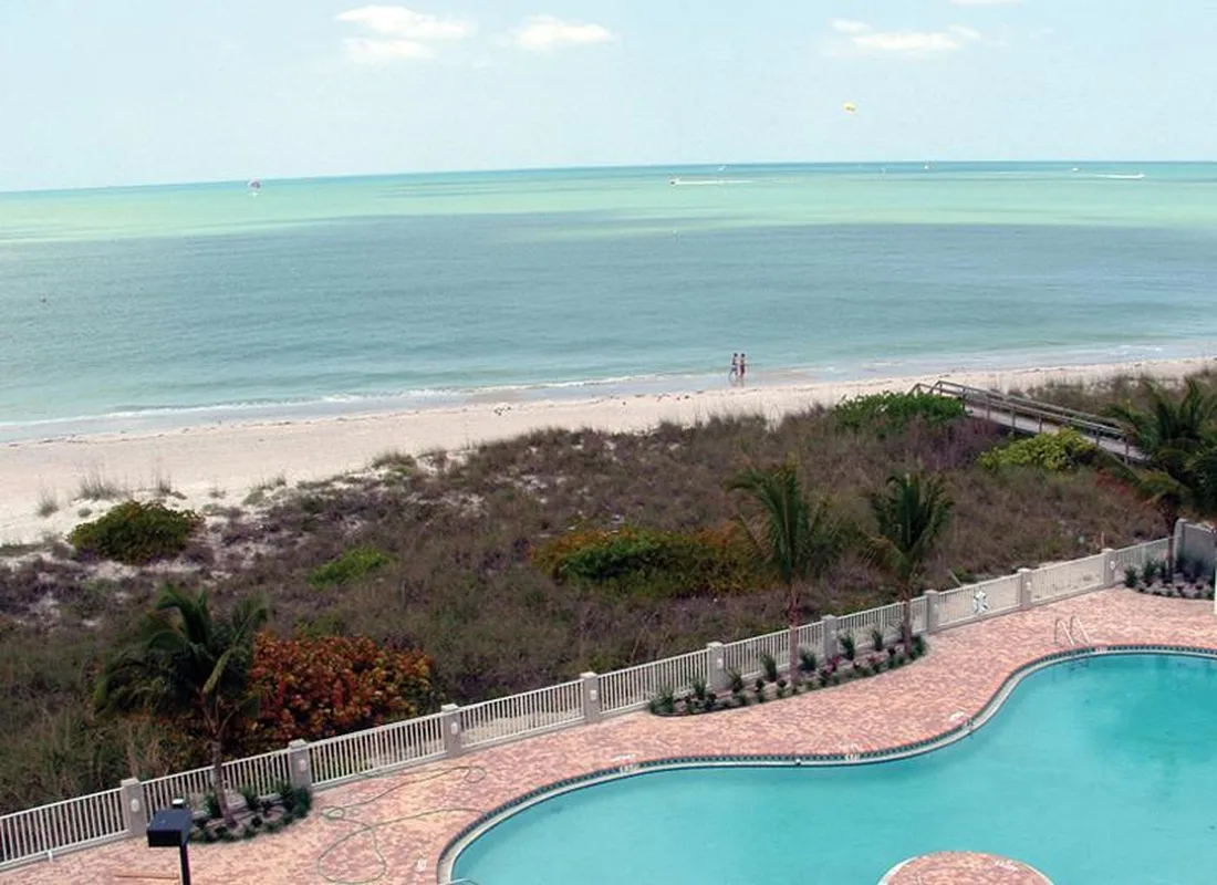 Sunset Vistas Beachfront Suites — hoofdfoto