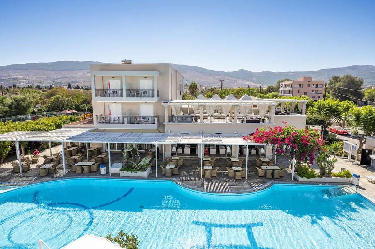 Peridis Family Resort — hoofdfoto
