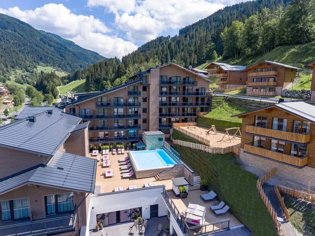 Adapura — hoofdfoto