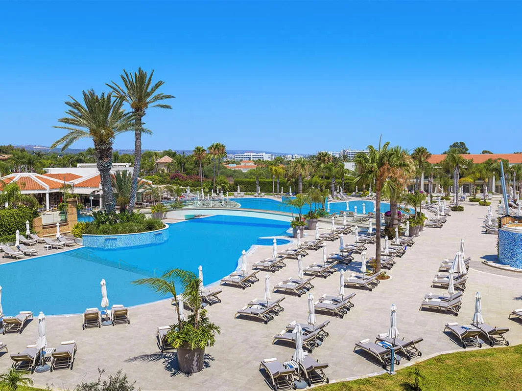 Olympic Lagoon Resort — hoofdfoto