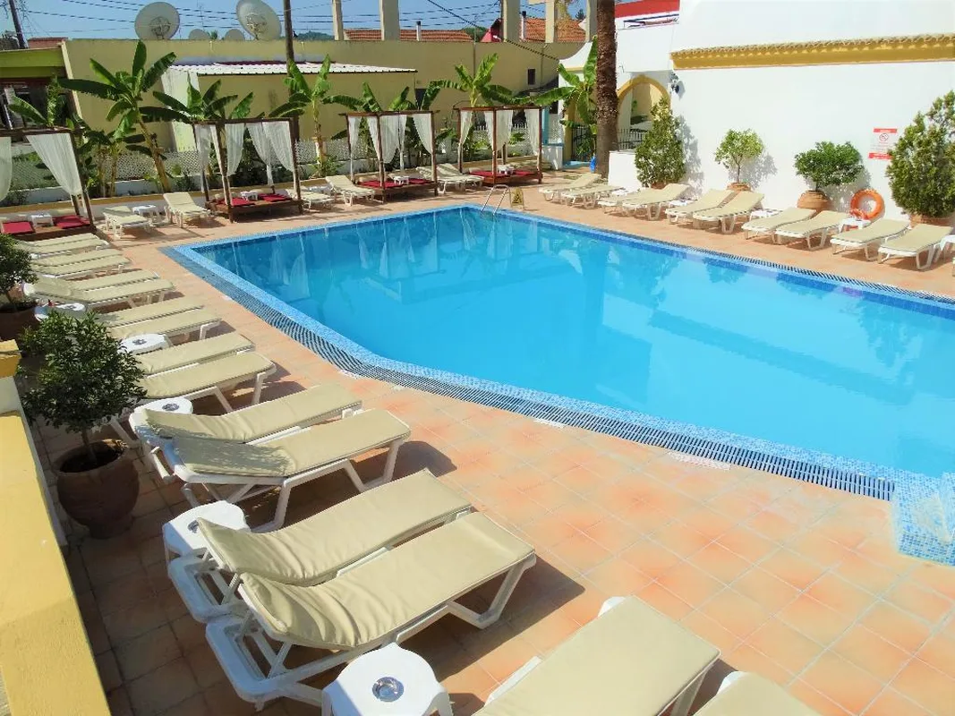 Oasis Beach Club, hoofdfoto