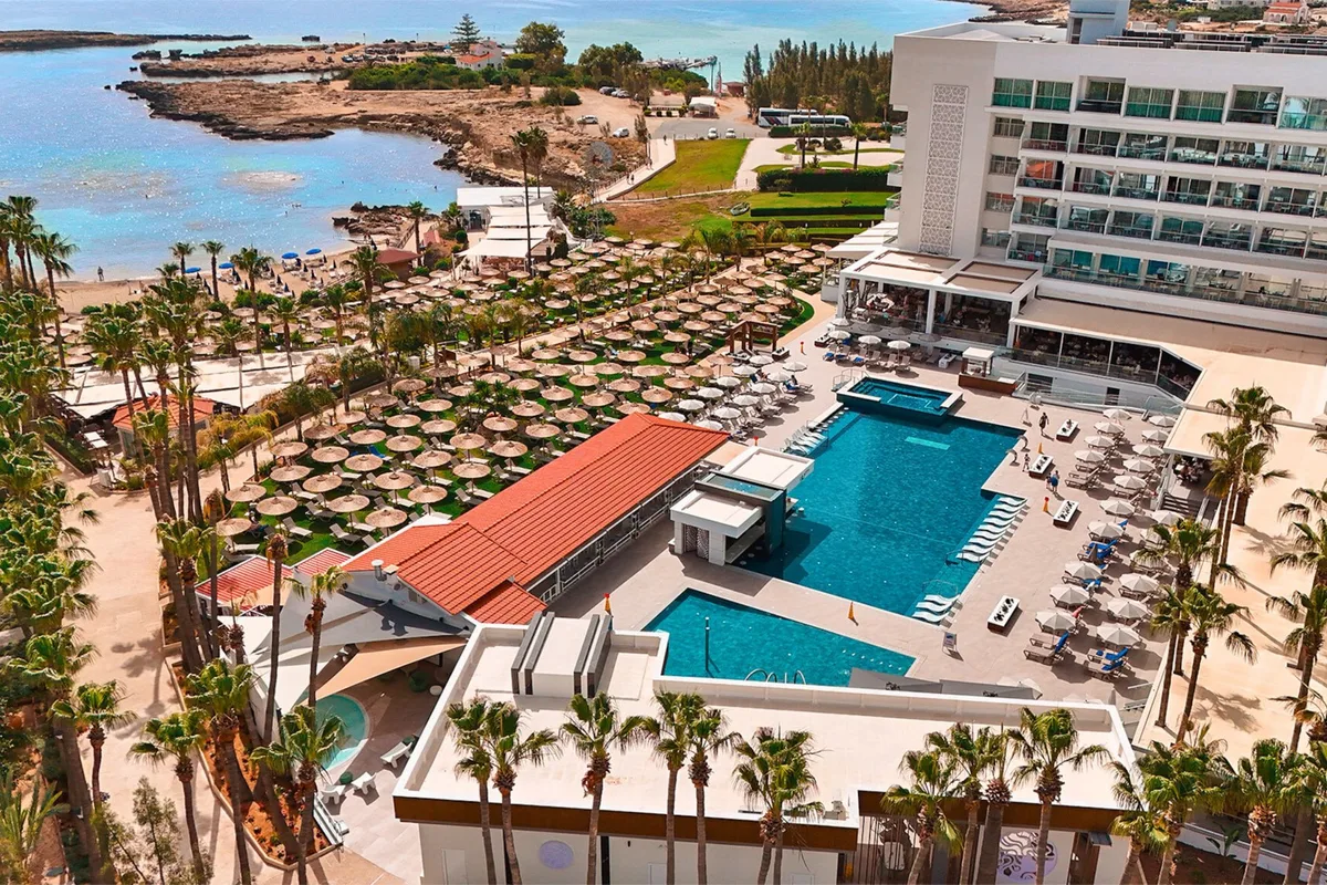 Cavo Maris Beach Hotel — hoofdfoto