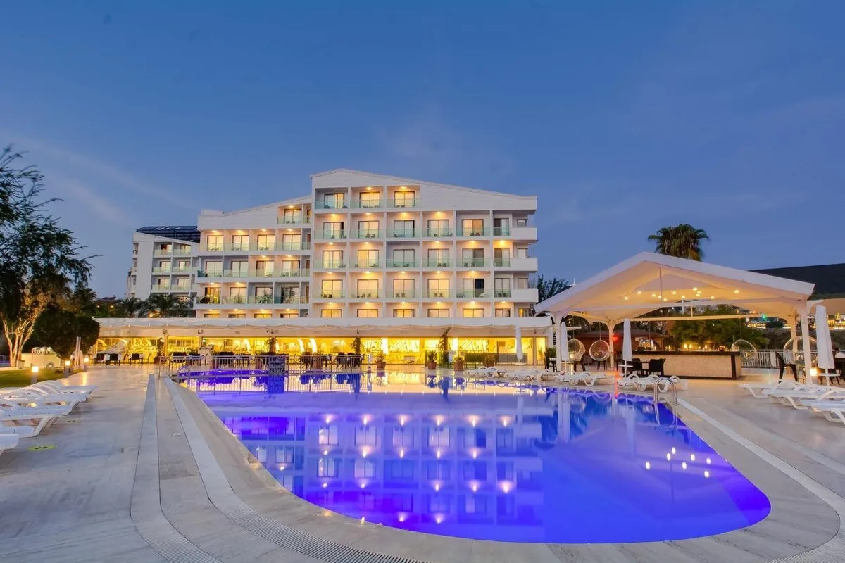 Falcon Hotel — hoofdfoto