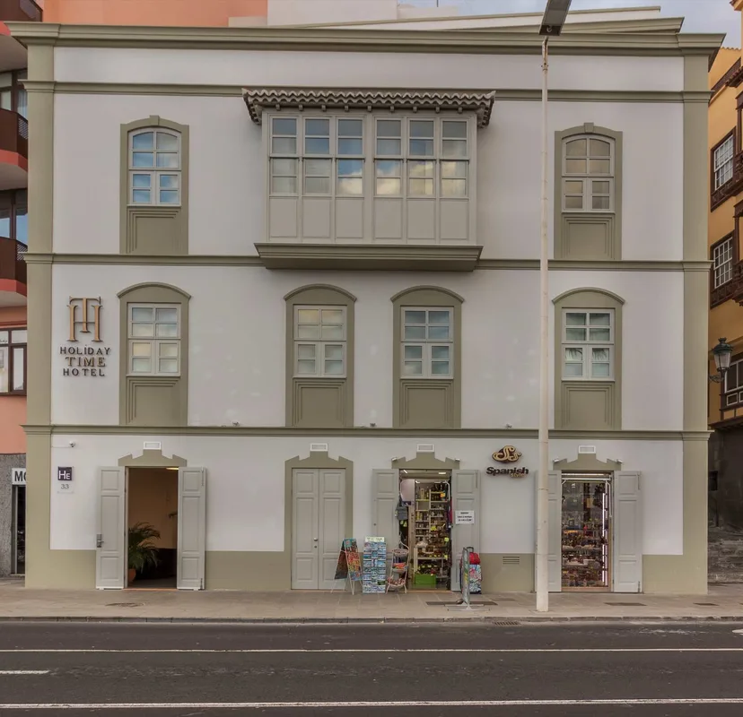 Holiday Time Hotel — hoofdfoto