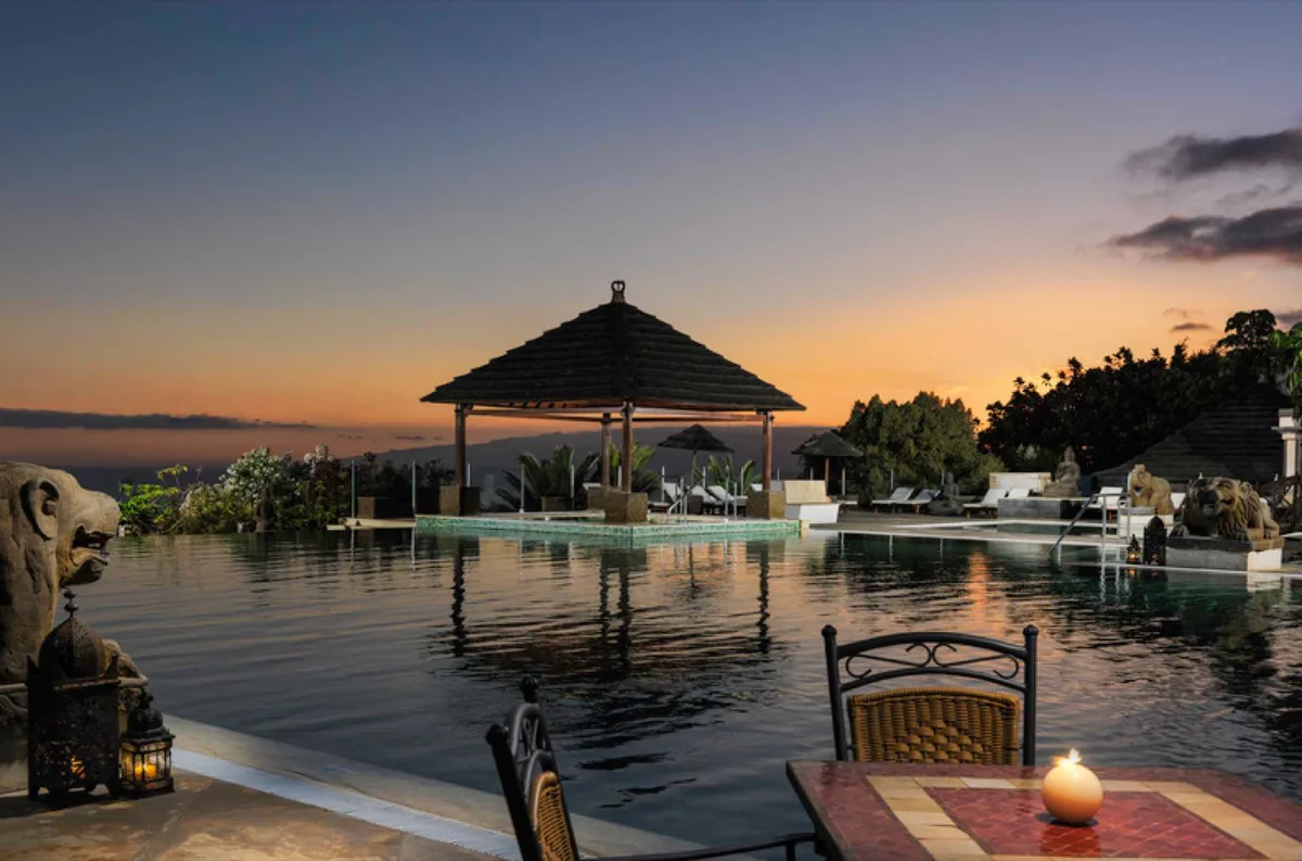 Regency Country Club — hoofdfoto