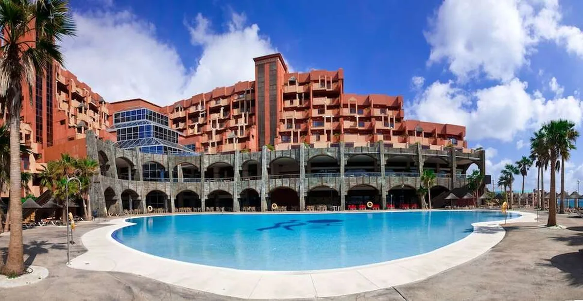Holiday Polynesia Hotel — hoofdfoto