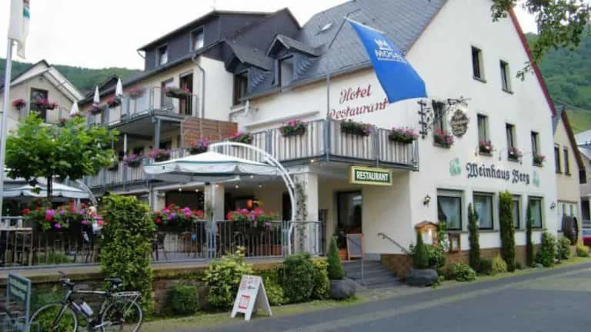 Hotel Restaurant Weinhaus Berg — hoofdfoto