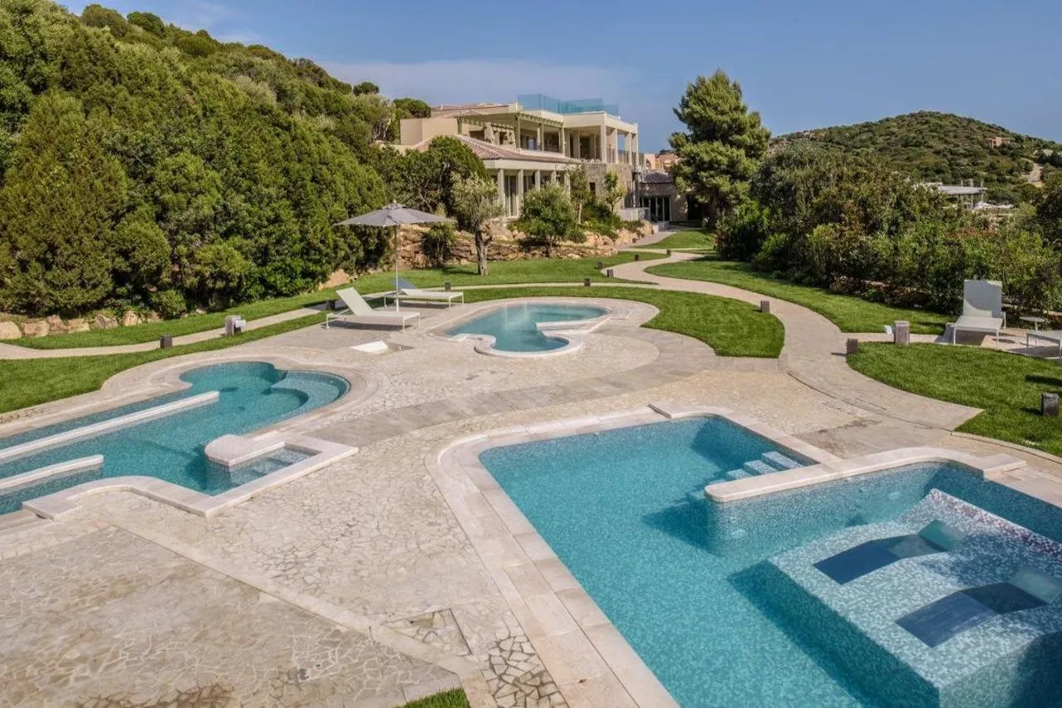 Conrad Chia Laguna Sardinia — hoofdfoto