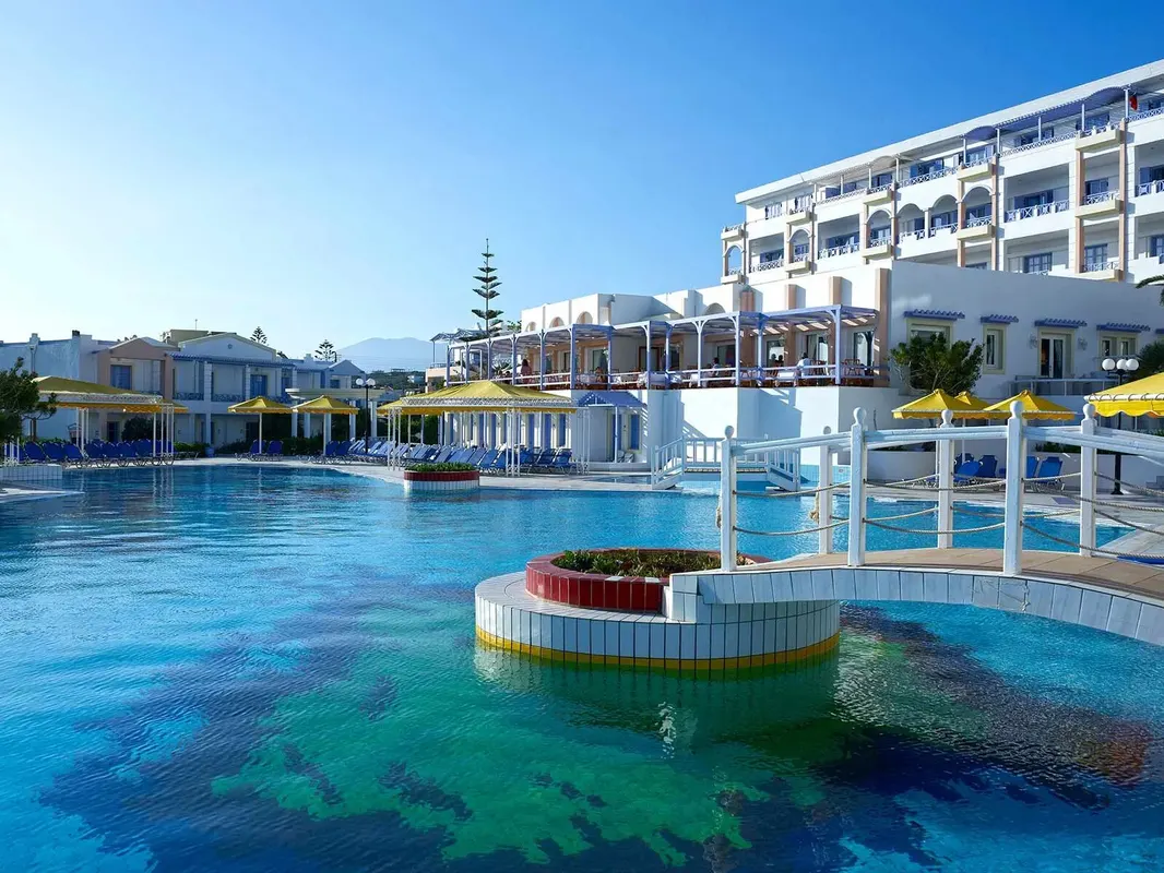 Serita Beach Hotel — hoofdfoto