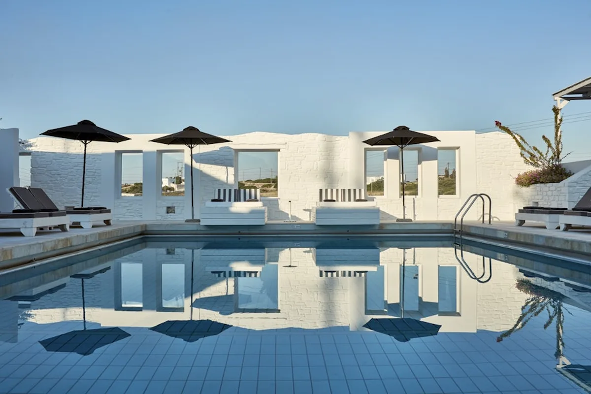 Mr & Mrs White Paros, hoofdfoto