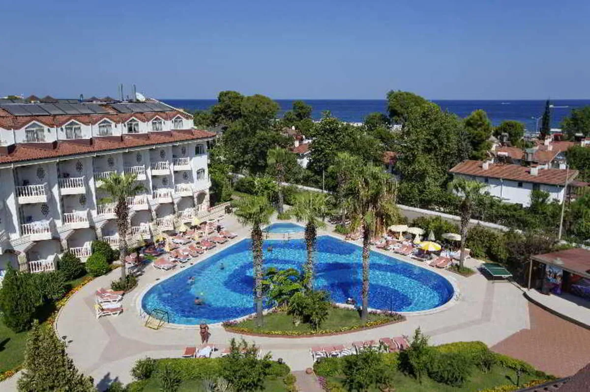 Larissa Sultans Beach — hoofdfoto