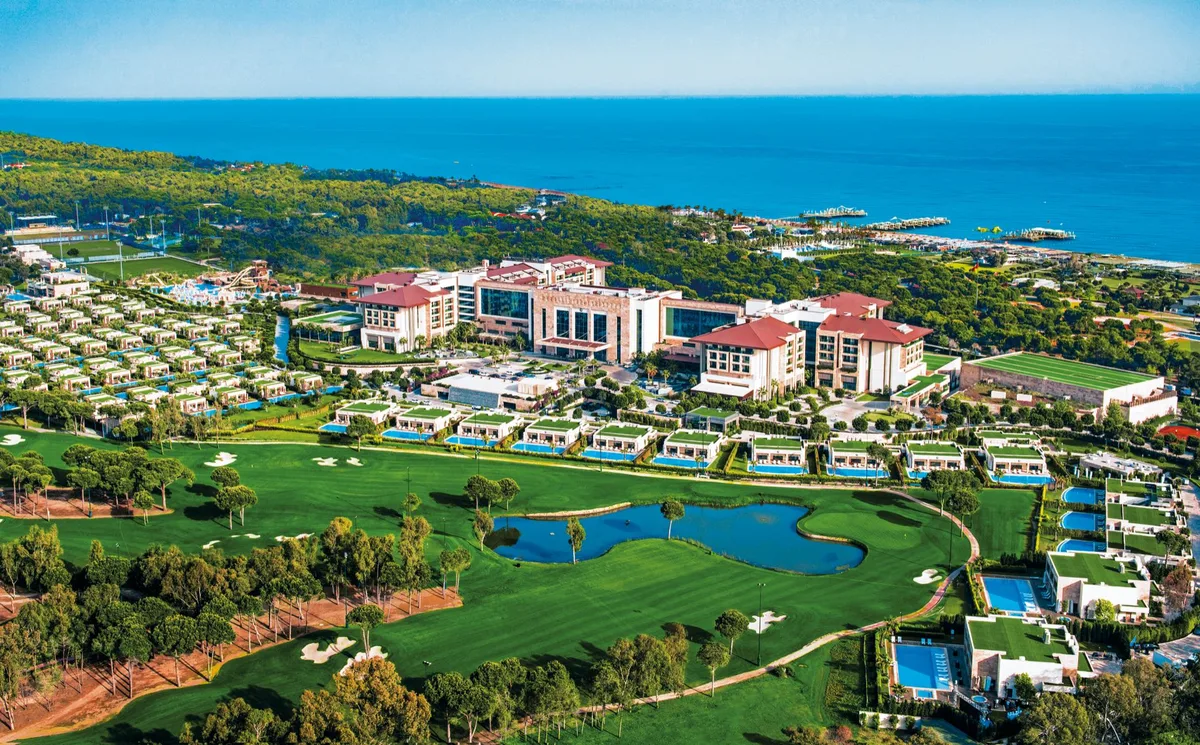 Regnum Carya, hoofdfoto