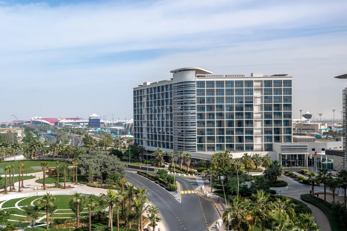 Yas Plaza Marina, hoofdfoto