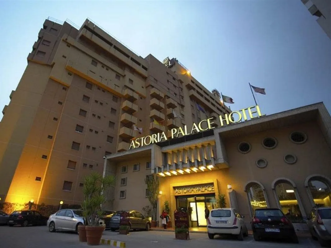 Astoria Palace, hoofdfoto