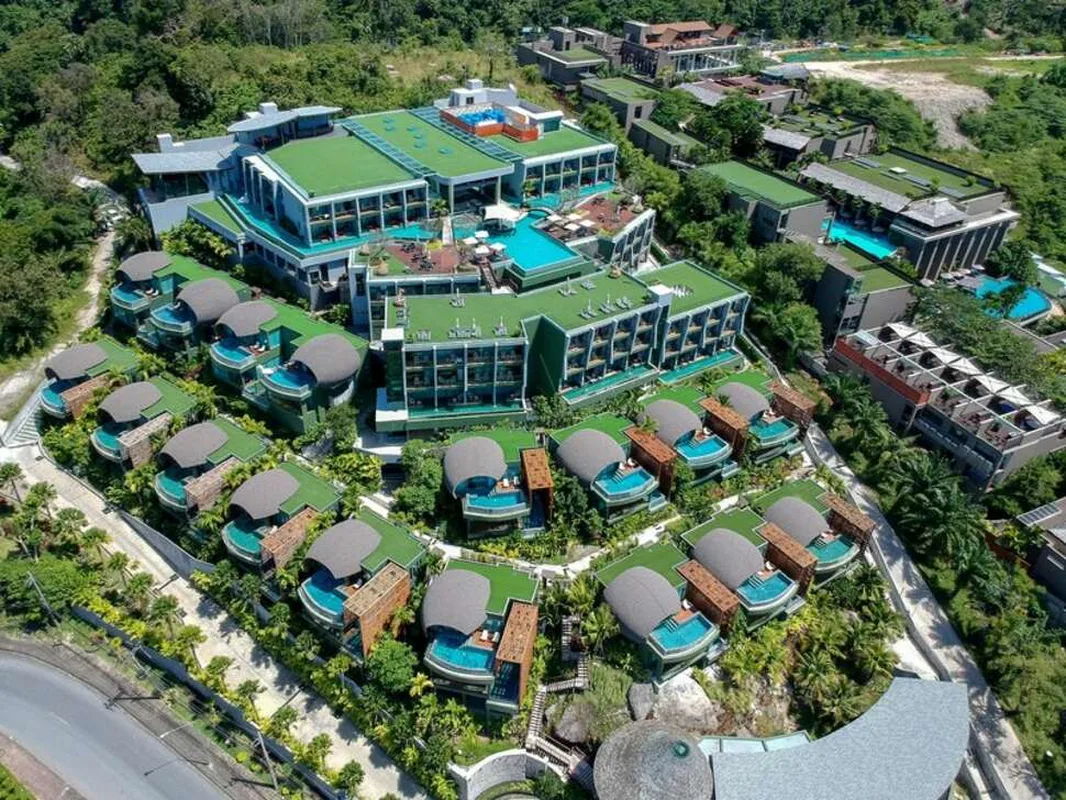 The Crest Resort & Pool Villas — hoofdfoto