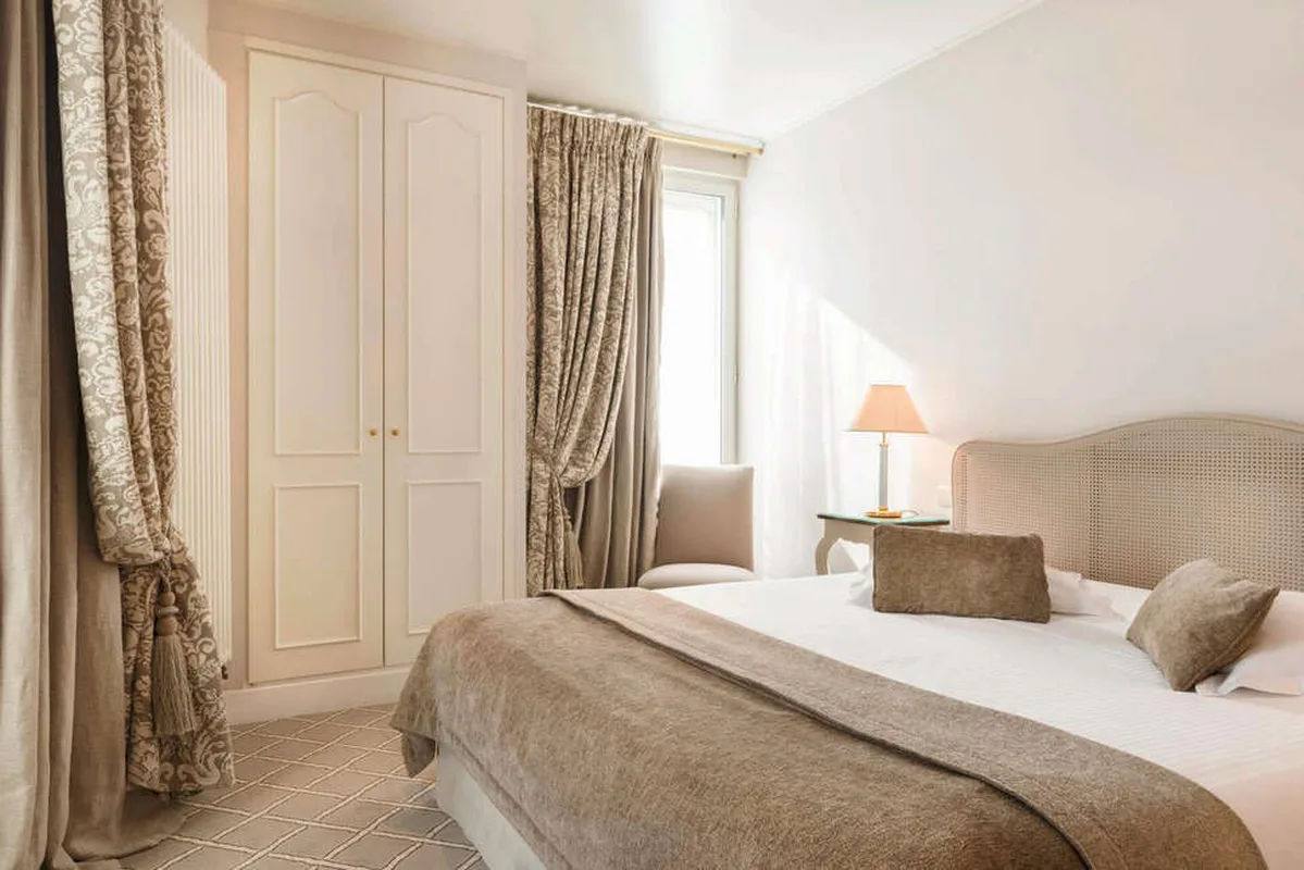 Champs Elysee Friedland, hoofdfoto