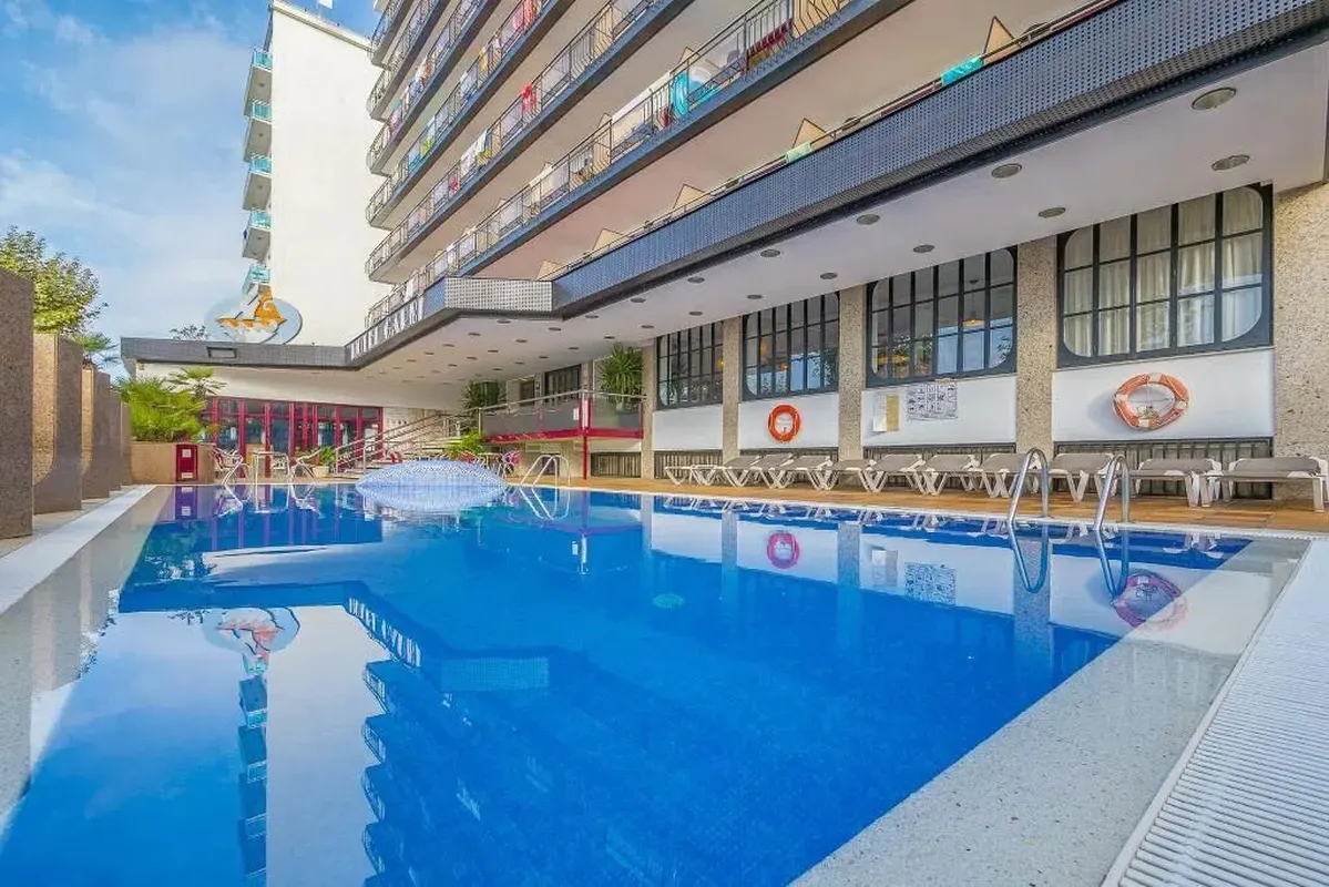 Hotel Checkin Garbi — hoofdfoto