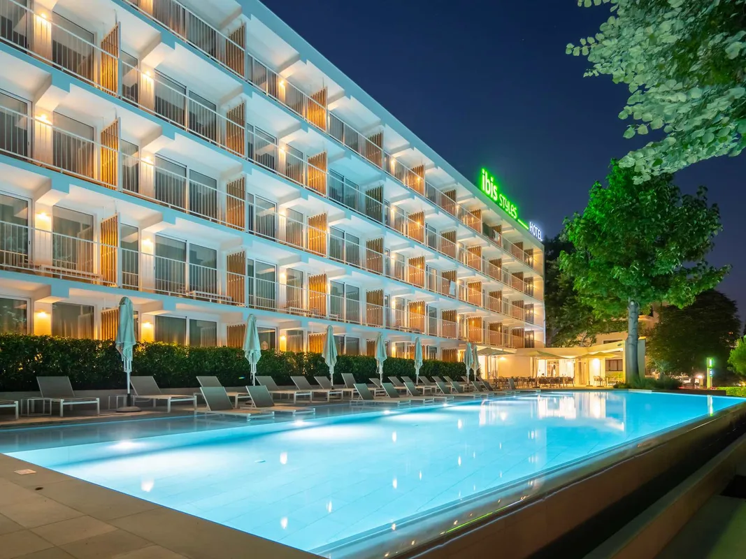 ibis Styles Golden Sands Roomer Hotel — hoofdfoto