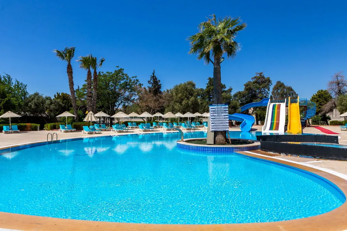 The Holiday Resort — hoofdfoto