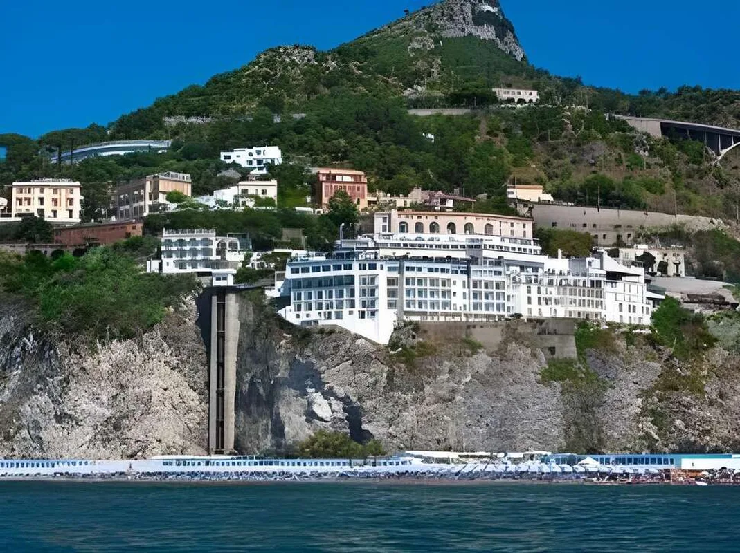 Lloyd's Baia Hotel — hoofdfoto