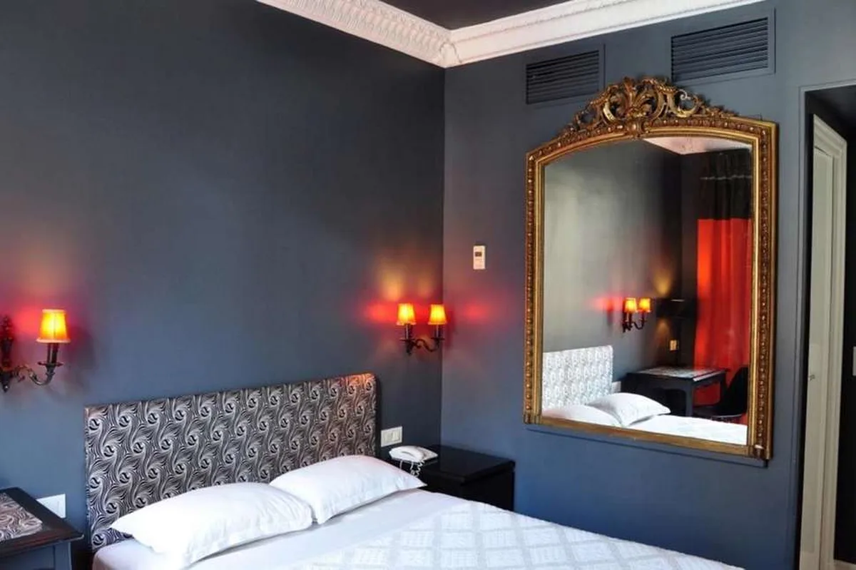Hotel Noir, hoofdfoto