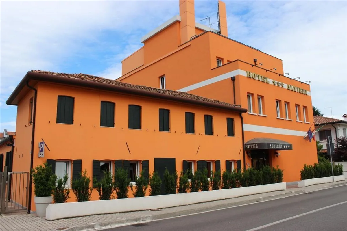 Altieri, hoofdfoto