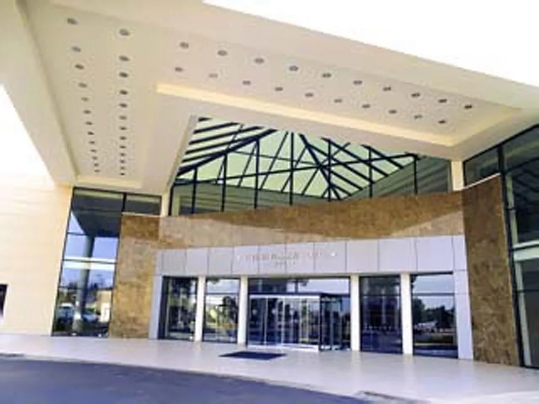 Ramada Plaza by Wyndham Thraki — hoofdfoto