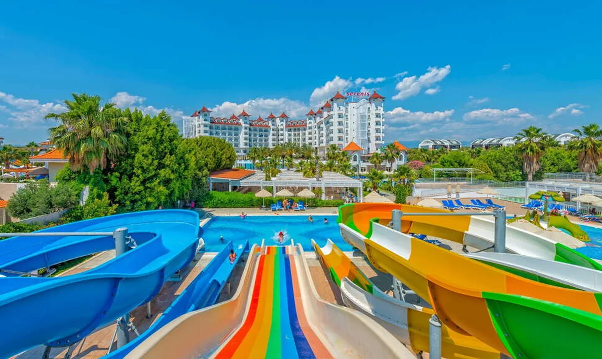 Serenis Hotel — hoofdfoto