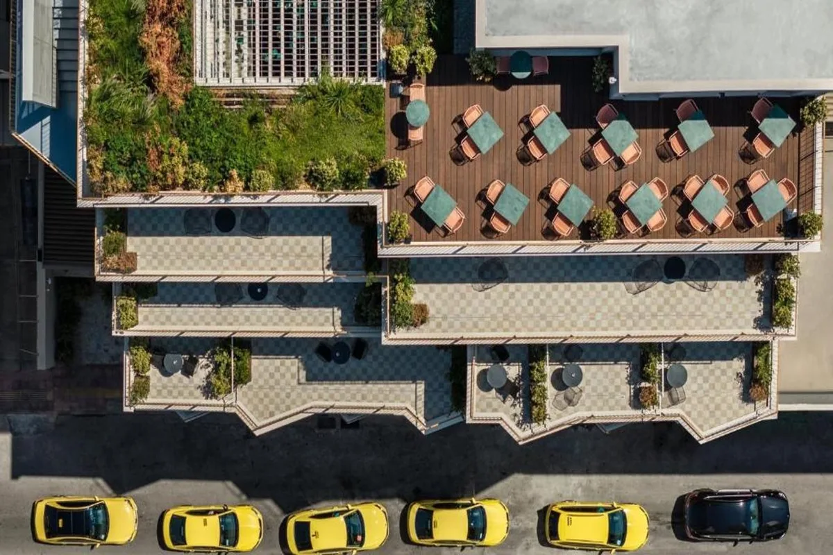 Mitsis N'U Piraeus Port — hoofdfoto