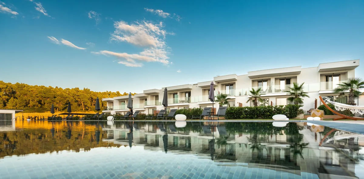 Oikos Sani Suites — hoofdfoto