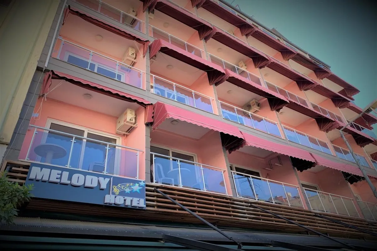 Melodi Hotel, hoofdfoto