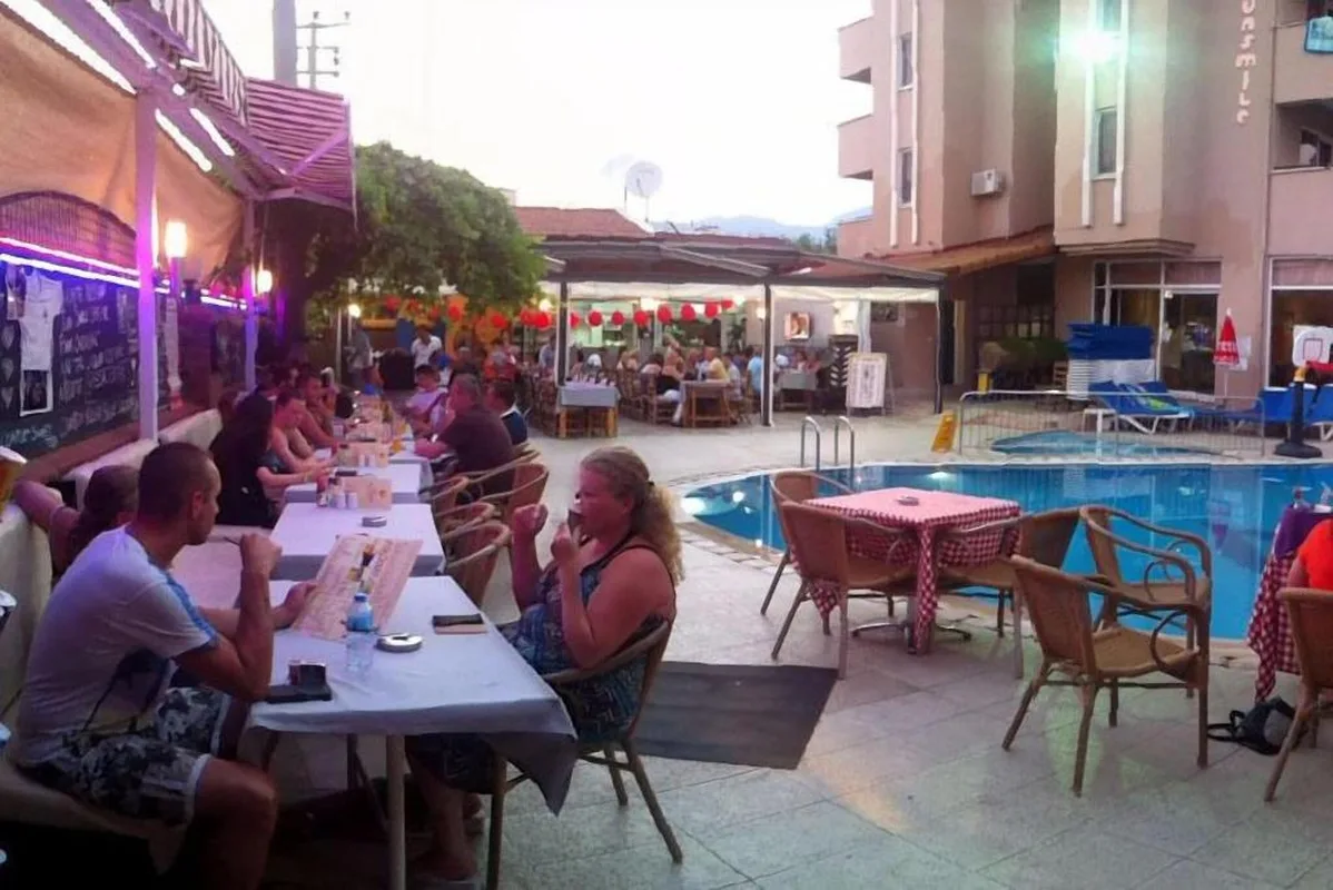 Club Sunsmile, hoofdfoto