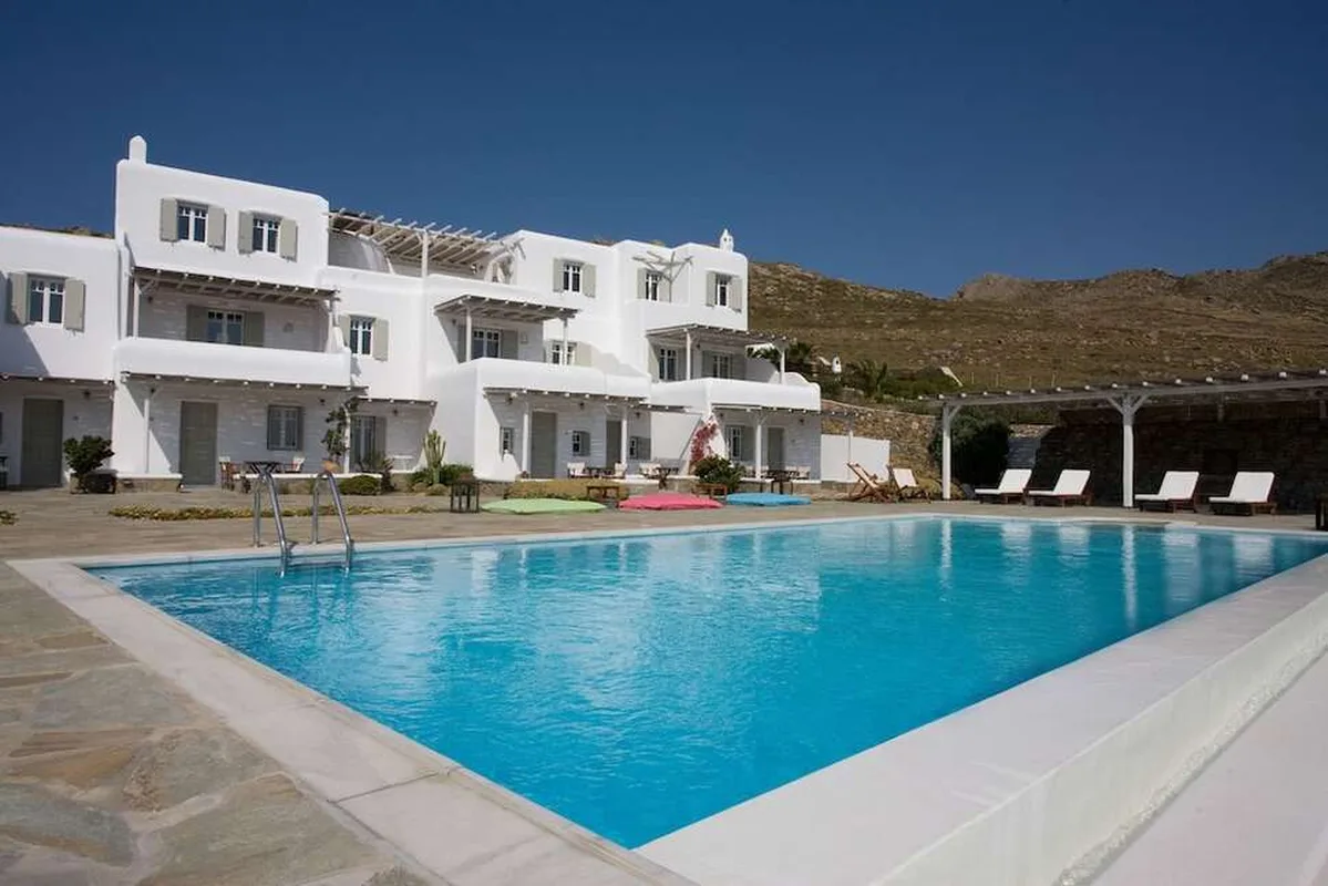 Yakinthos Residence — hoofdfoto