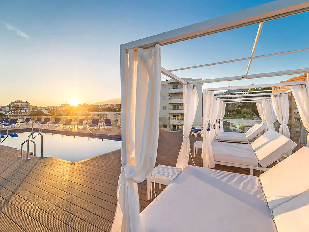 Alua Sun Lago Rojo — hoofdfoto
