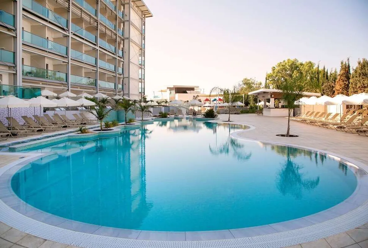 Asterias Beach Hotel — hoofdfoto