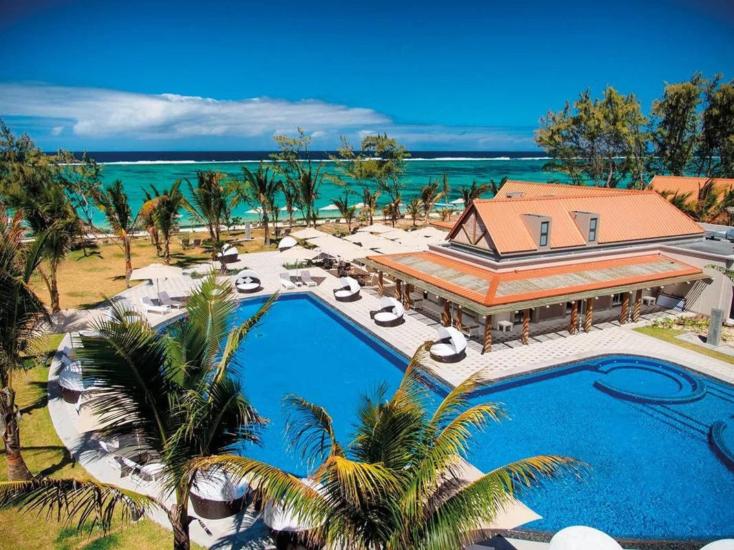 Crystals Beach Resort Belle Mare, a member of Radisson Individuals — hoofdfoto