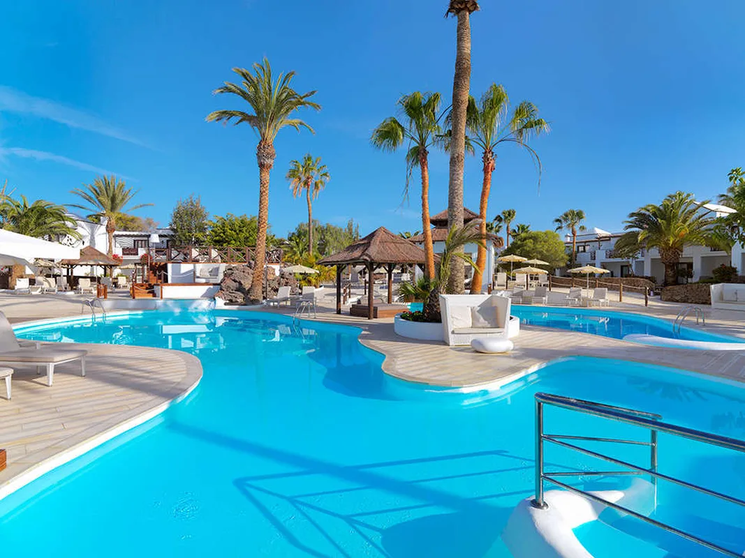 H10 White Suites — hoofdfoto
